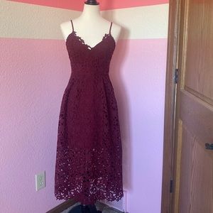 Maroon lace dress M